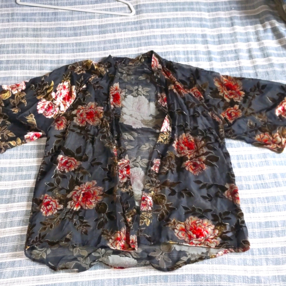 Velvet floral kimono